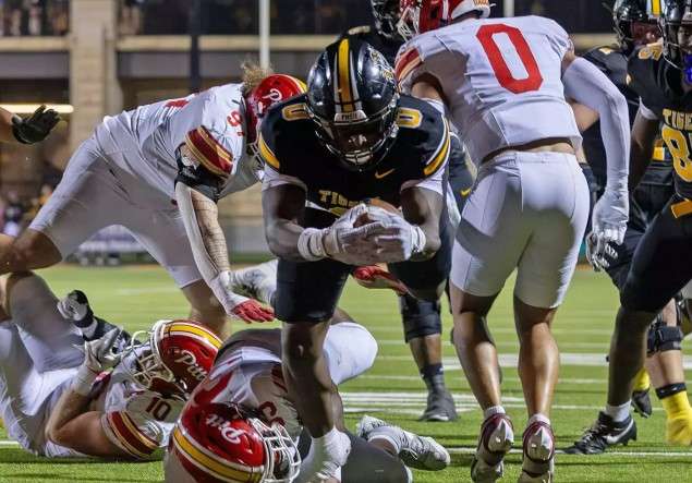 Fort Hays State sophomore running back AG Floyd (0) dives in to the endzone against Pittsburg State on Saturday, September 19, 2026 in Hays, Kan, (FHSU Athletics photo/Sydney Holzreichter)