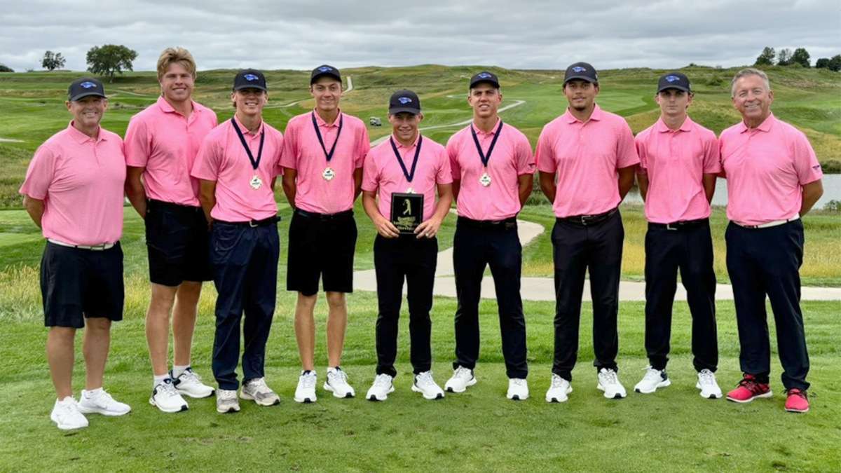 The No. 1-ranked Blue Dragon men's golf team rolled to a 40-stroke victory on Tuesday at the season-opening Bent Tree Intercollegiate in Council Bluffs, Iowa. Freshman Charlie Rusbridge (center) won the individual title.