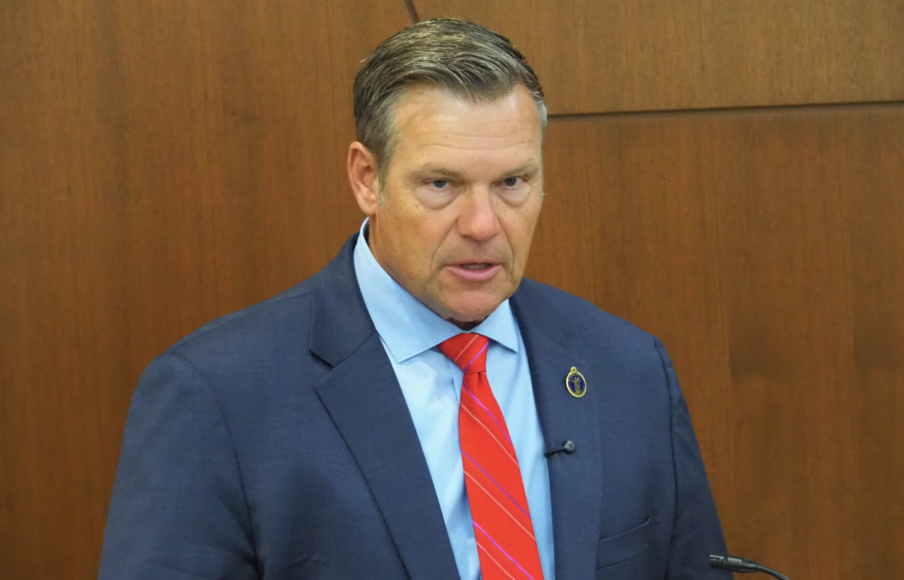  Kansas Attorney General Kris Kobach issued a letter to force the League of Women Voters of Leavenworth County to stop violating state and federal law by giving $5 gift cards to high school students who register to vote. (Photo by Tim Carpenter/Kansas Reflector)