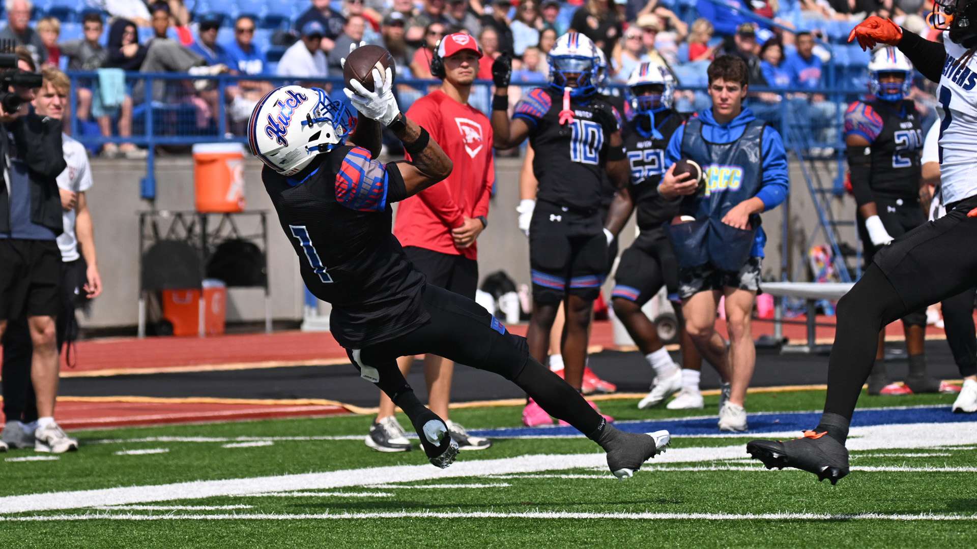 This Jeremiah Looney catch set up Hutchinson's first touchdowns in a 26-0 victory over Iowa Western on Saturday at Gowans Stadium. The Blue Dragons are the new No. 1 team in the NJCAA rankings after that victory. (Andrew Carpenter/Digital Fox Photography)